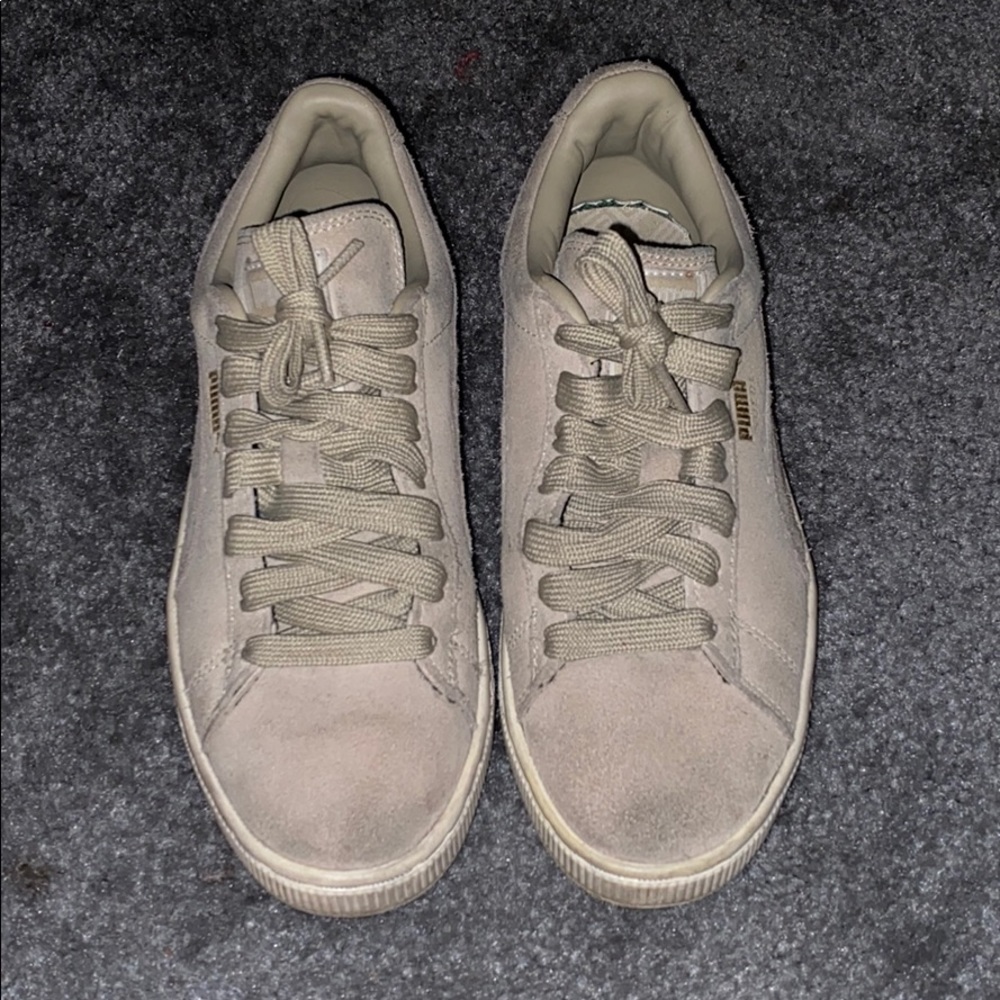 Beige Pumas